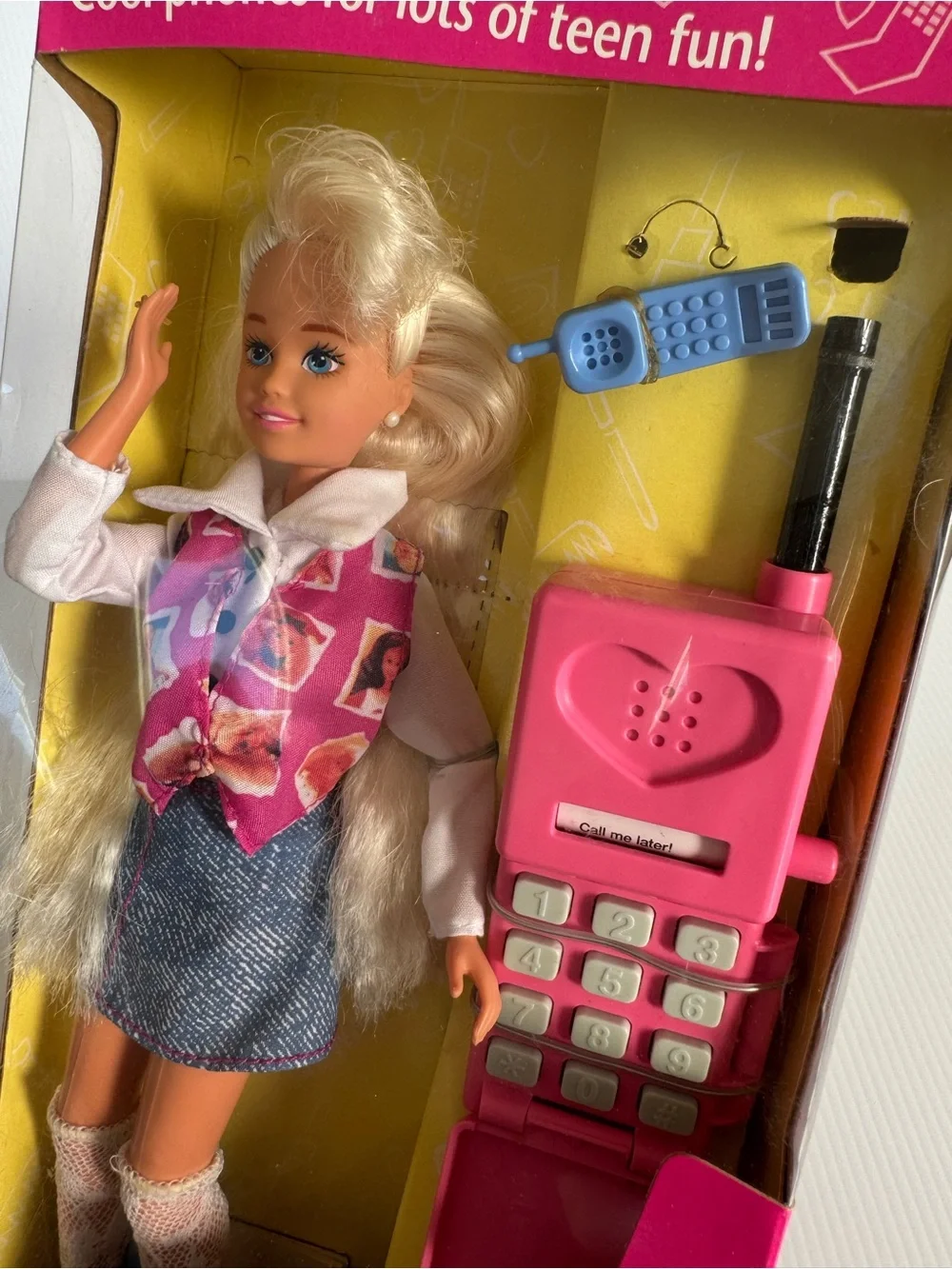 🩷NIB. Mattel Barbie Sister Skipper Phone Fun doll with pink flip phone- 1995
